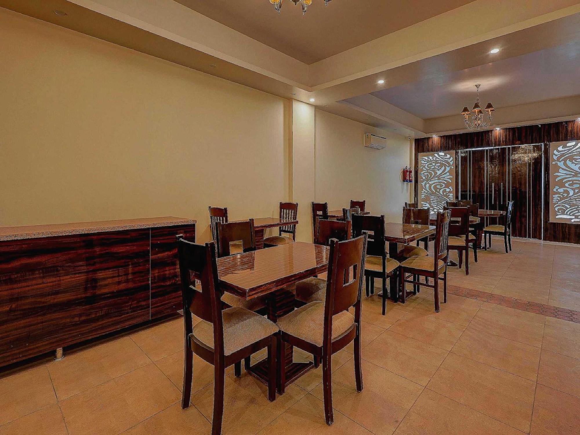 Townhouse Golden King Otel Yeni Delhi Dış mekan fotoğraf