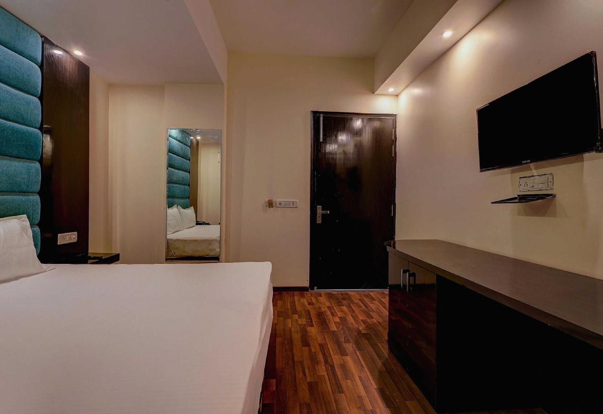 Townhouse Golden King Otel Yeni Delhi Dış mekan fotoğraf